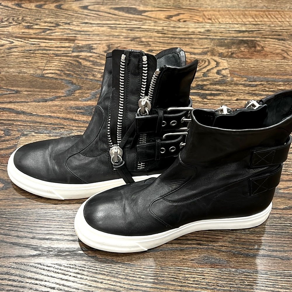 GIUSEPPE ZANOTTI boots, black with white bottom